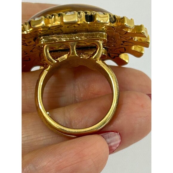 Betsy Johnson Tea Party Fashion Ring Vtg 7 Lucite Crystals Gold Tone Signed - Picture 10 of 17